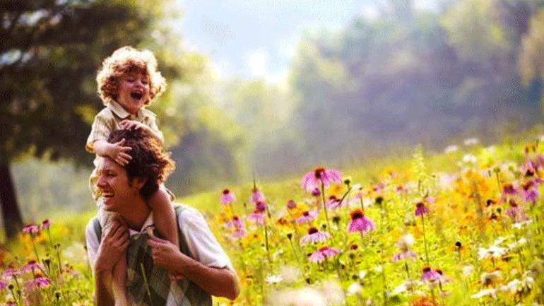 Οι γονείς γεννούν εξυπνότερα και ψηλότερα παιδιά